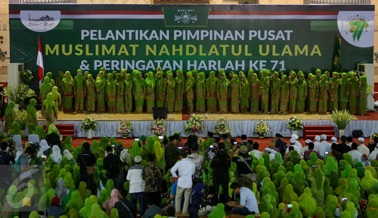 Suasana acara pelantikan pengurus Muslimat NU dan peringatan Harlah Muslimat NU yang Ke 71, Jakarta, Selasa (28/3). Mensos Khofifah Indar Parawansa dilantik sebagai Ketua Umum PP Muslimat NU periode 2017-2022. (Liputan6.com/Faizal Fanani)