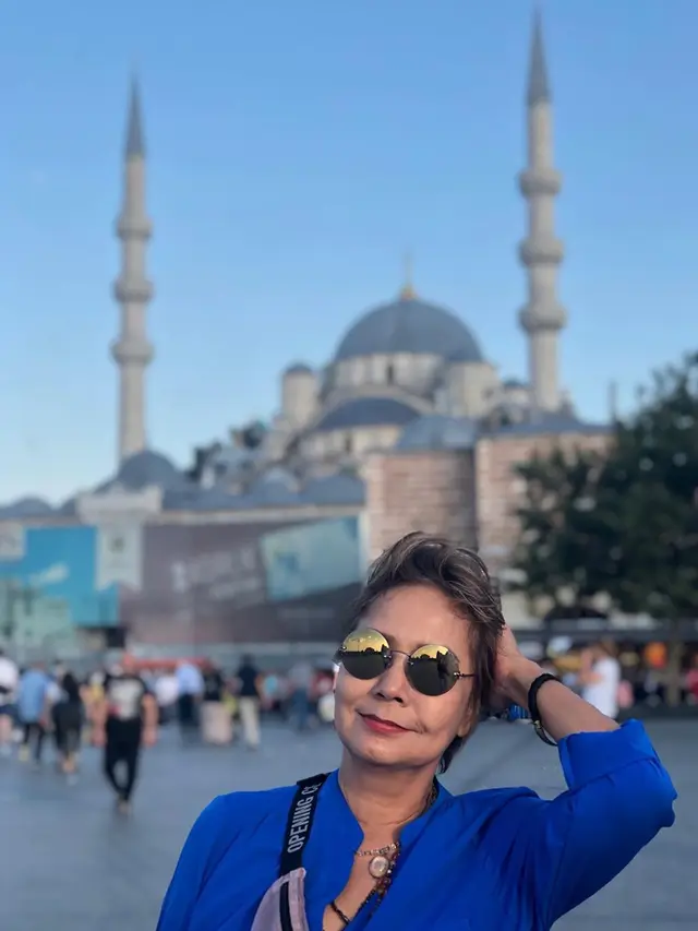 Lama Tak Muncul, Ini 6 Potret Terbaru Debby Sahertian yang Fokus di Dunia Fashion