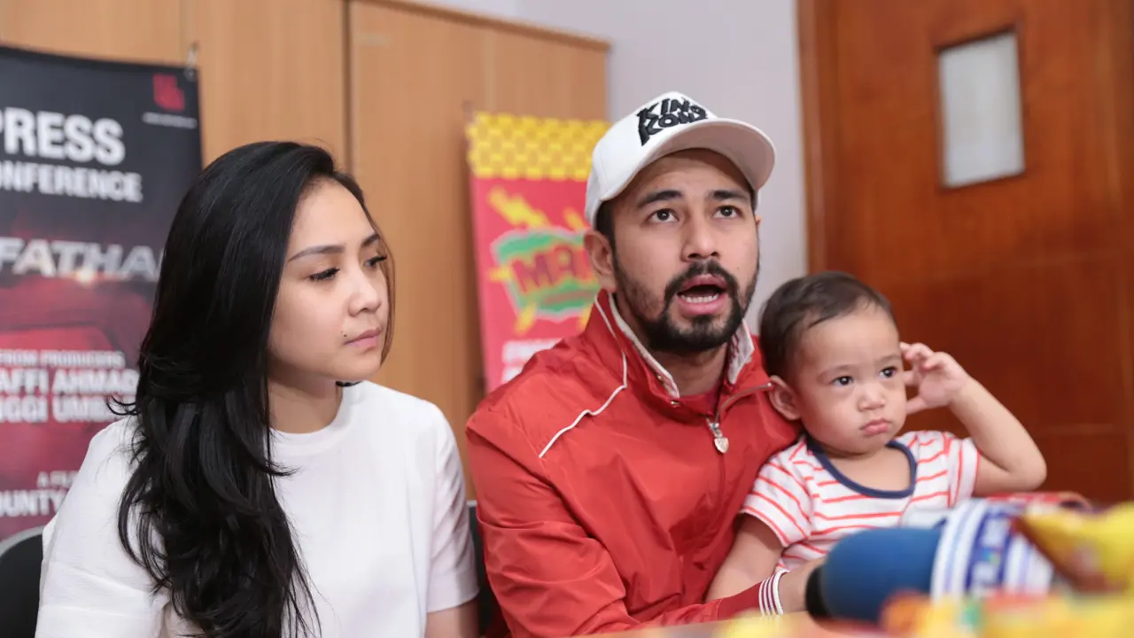 [Bintang] Raffi Ahmad, Nagita Slavina dan Rafathar