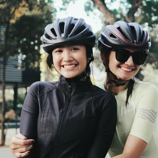 7 Potret Persahabatan Febby Rastanty dan Enzy Storia, Kompak Banget
