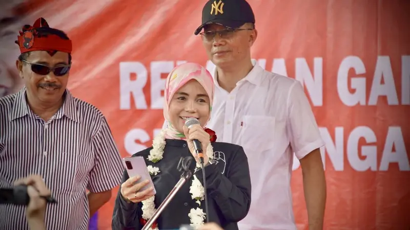 Istri calon presiden nomor urut 3 Ganjar Pranowo, Siti Atikoh Suprianti