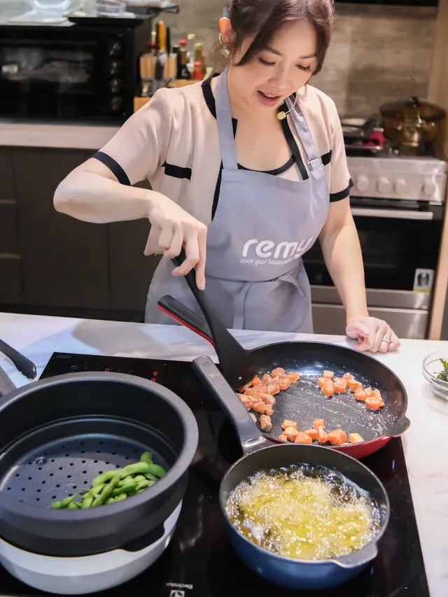 Chef Marinka kembali membagikan inspirasi menu bekal dengan memasak menggunakan wajan Remy Pan. [Dok. Pandara]