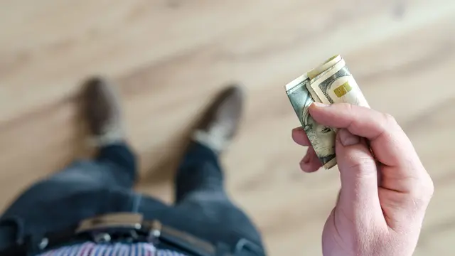 Manfaatkan Bonus atau Penghasilan Tambahan untuk Dana Traveling
