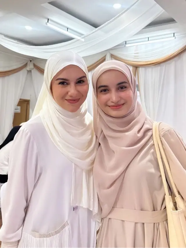 6 Potret Tamu Artis di Acara Tasyakuran Rumah Baru Irish Bella dan Haldy Sabri