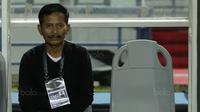 Pelatih PSMS Medan, Djadjang Nurdjaman, saat pertandingan melawan PSM Makassar pada laga Piala Presiden di Stadion GBLA, Bandung, Selasa (16/1/2018). PSMS Medan menang 2-1 atas PSM Makassar. (Bola.com/M Iqbal Ichsan)