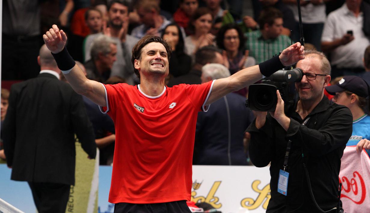 David Ferrer meluapkan kegembiraannya usai mengalahkan Steve Johnson di partai final Erste Bank Open 2015 di Stadthalle Arena, Wina, Austria, Minggu (25/10/2015) malam WIB. (Bola.com/Reza Khomaini)