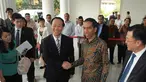 Utusan Pemerintah Republik Rakyat Tiongkok, Wang Jiarui menemui Jokowi di Balaikota DKI Jakarta, (15/9/14).(Liputan6.com/Herman Zakharia)