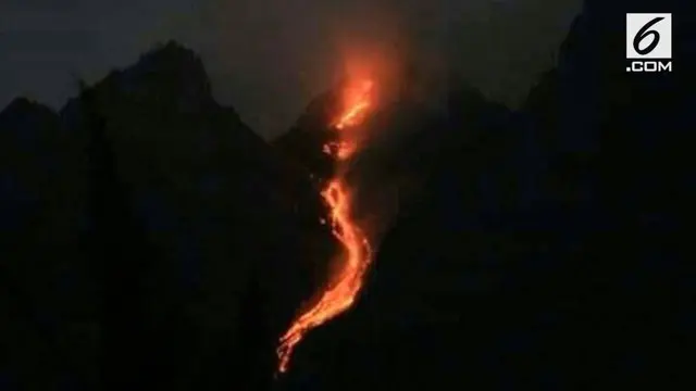 VIDEO: Luncuran Lava Pijar Merapi Jadi Tontonan Warga