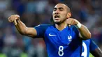 Gelandang Prancis, Dimitri Payet melakukan selebrasi usai mencetak gol kegawang Albania pada pertandingan Grup A Piala Eropa 2016 Stade Velodrome, Marseille, Prancis, Kamis (16/6). Prancis menang atas Albania dengan skor 2-0. (REUTERS/Eddie Keogh)
