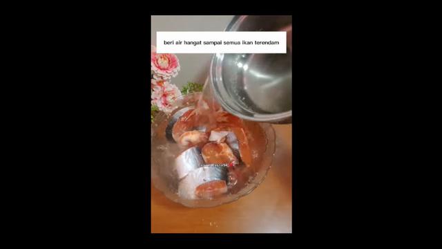 Hanya 5 Menit, Begini Cara Mudah Cairkan Ikan Beku Pakai 2 Bahan Dapur