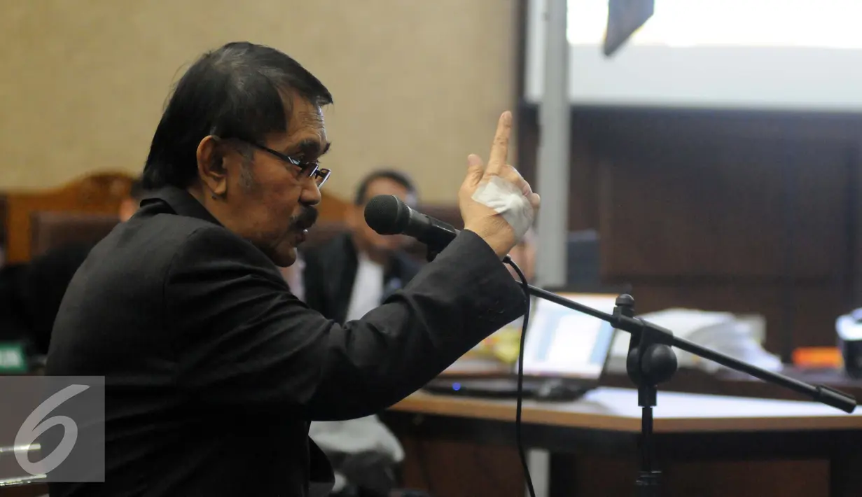 Sidang kasus pembunuhan Wayan Mirna Salihin menghadirkan dan mendengarkan keterangan saksi ahli yakni Ahli Kriminologi Ronny Rasman Nitibaskara di Pengadilan Negeri Jakarta Pusat, Jakarta, Kamis (1/9). (Liputan6.com/Helmi Afandi)