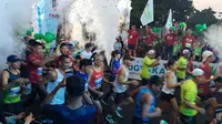 Sebanyak 2.500 pelari memeriahkan The International Yogyakarta 42K Marathon (TIY42K) yang digelar di Kompleks Kepatihan Kantor Gubernur DIY, Minggu (8/10/2023) pagi WIB. (Ana Dewi/Bola.com)