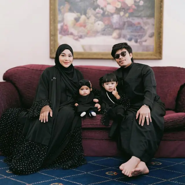 10 Potret Seleb Rayakan Lebaran dengan Keluarga, Outfitnya Kompak