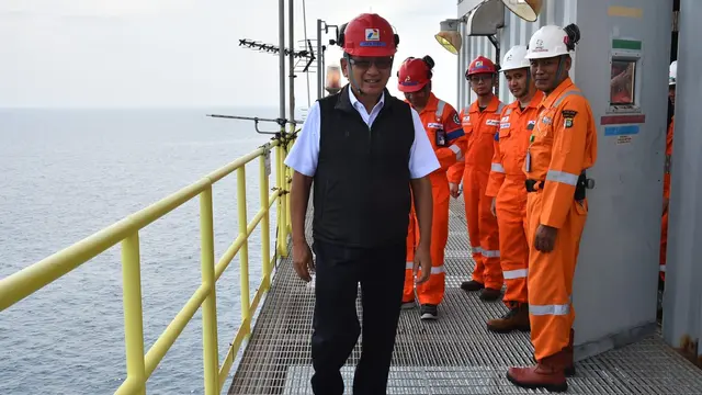Menteri ESDM Arifin Tasrif melakukan peninjauan proyek Offshore PT Pertamina Hulu Energi Offshore Northwest Java (PHE ONWJ) di Cirebon, Selasa, (26/3/2024).