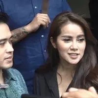 Olla Ramlan merasa terzolimi dengan pemberitaan dari media online yang menyebutkan dirinya tidak menggunakan bra saat tampil di televisi. Olla dan suami, Aufar Hutapea pun mendatangi pihak Ditreskrimum Polda Metro Jaya, Jakarta Selatan untuk konsulta...