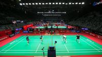 Indonesia akan menurunkan 21 pebulu tangkis dari lima nomor. Tampak dalam foto, pebulu tangkis dari berbagai negara melakukan latihan sekaligus uji lapangan jelang perhelatan Indonesia Masters 2026 di Istora, Kompleks Gelora Bung Karno (GBK), Senayan, Jakarta, Senin (19/1/2026). (Bola.com/Bagaskara Lazuardi)