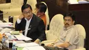 Menteri Agraria dan Tata Ruang Ferry Mursyidan Baldan (tengah) saat mengikuti rapat kerja dengan Komisi II di Kompleks Parlemen, Jakarta, Kamis (16/4/2015). Raker tersebut membahas tentang pelaksanaan dana desa. (Liputan6.com/Helmi Afandi)