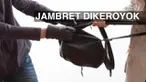 Seorang jambret dihajar warga Tambora, Jakarta Barat setelah berhasil ditabrak oleh korbannya