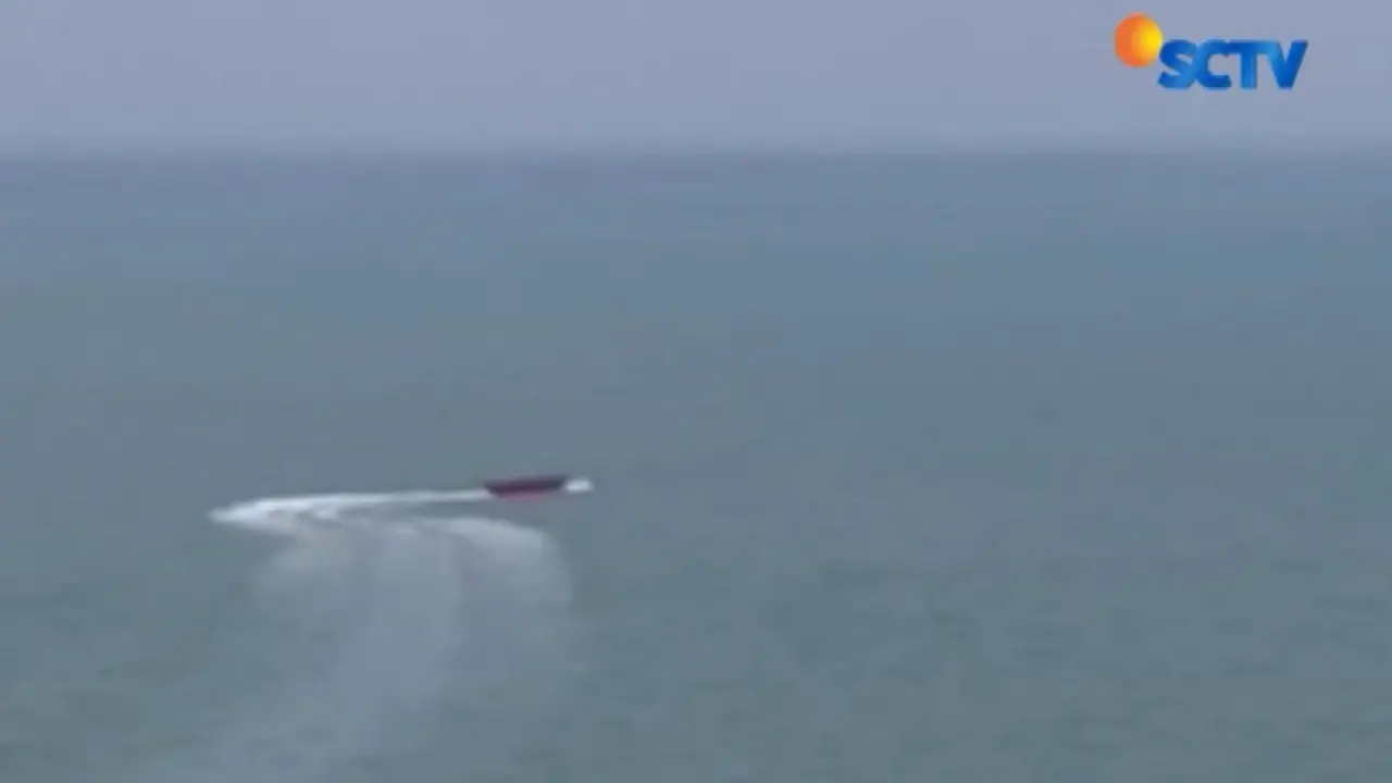Detik-detik Kapal Tenggelam Terekam Kamera Drone di Tarakan