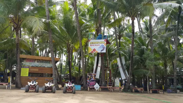 Melancong ke Tuban, Mampir ke Pantai Kelapa