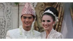 Melalui akun Instagramnya, Ricky dan Herfiza berbagi unggahan yang memperlihatkan bayi kecilnya yang masih merah dan menggemaskan.