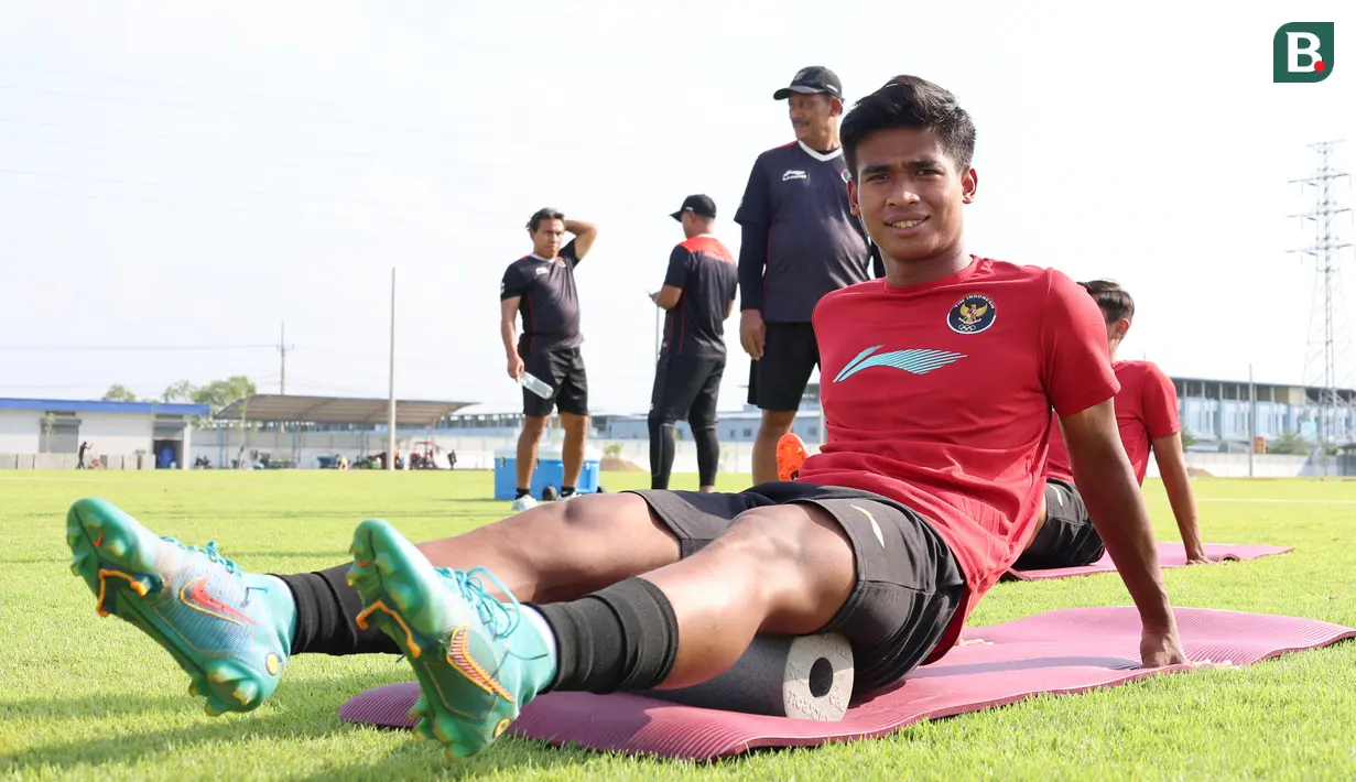 Striker Timnas Indonesia U-22, Irfan Jauhari saat sesi latihan di Visakha Training Center, Phnom Penh, Kamboja, Sabtu (6/5/2023) jelang menghadapi Timor Leste pada laga ketiga Grup A SEA Games 2023, Minggu, 7 Mei 2023. (Bola.com/Abdul Aziz)