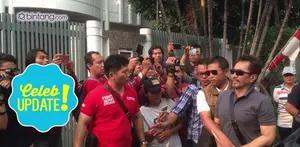 Tiba di Rumah, Gatot Brajamusti Dikawal Ketat Aparat