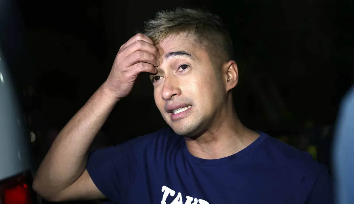 "Sampai skrg masih perawatan. Dia masih aktif di kegiatan keislaman meski udah sepuh. Dia pengennya kerja mulu," ucap Irfan Hakim. (Nurwahyunan/Bintang.com)