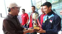 Menpora Imam Nahrawi  menyambut kedatangan Tim Nasional Bola Voli Putra Indonesia yang berhasil menjuarai Turnamen Bola Voli Internasional Lienvietpostbank, Jumat (1/6/2018). (dok. Kemenpora)