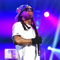 Tiba-tiba, Lil Wayne mengalami kejang-kejang, membuat aksinya di depan penonton terpaksa ditunda (Billboard/Prince Williams)