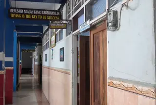 BBM Langka Bikin Sekolah Pindah ke Rumah, Begini Cerita Keluh KesahOrang Tua dan Guru di Makassar