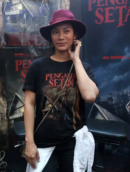 "Engga hilang-hilang kebetulan. Untungnya bang Joko dia selalu ada di dekat gue. Kalau kejadian aneh sih gua enggak mengalami ya," jelas Tara Basro. (Nurwahyunan/Bintang.com)