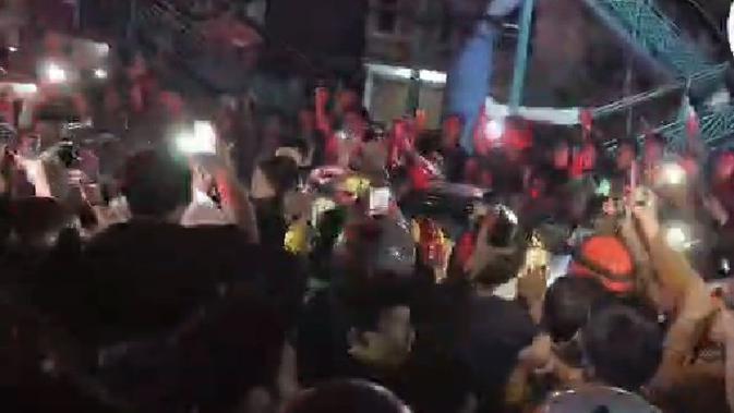 Pria Hendak Bunuh Diri di Papan Reklame Daan Mogot Bikin Heboh Warga, Ini Penyebabnya