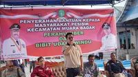 Wakil Bupati Kukar, Rendi Solihin saat acara Penyerahan Bantuan kepada Masyarakat Pesisir Kecamatan Muara Badak, Kabupaten Kutai Kartanegara.