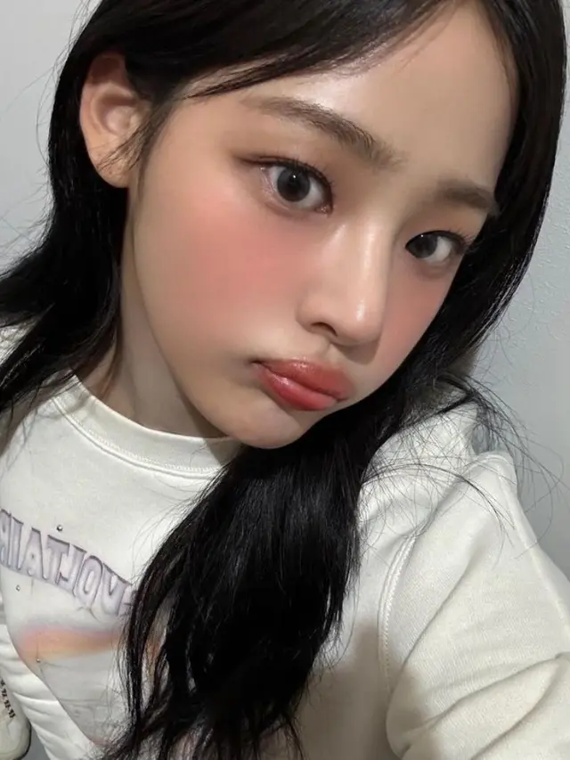 Inspirasi Makeup Natural dari Minji NewJeans [@newjeans_official]