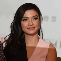 Mengaku jarang menghabiskan waktu ke salon, ternyata Raline juga tidak punya budget khusus untuk kecantikannya. Namun menurutnya seorang wanita harus konsisten dalam merawat kecantikan yang telah dianugerahi Tuhan. (Nurwahyunan/Bintang.com)