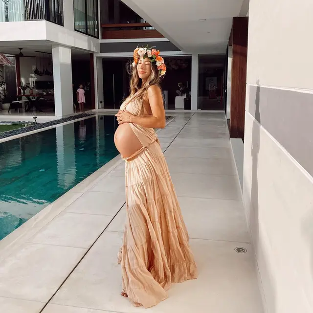 7 Gaya OOTD Jennifer Bachdim Jelang Melahirkan, Tetap Stylish