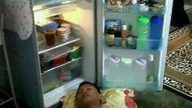 6 Posisi Tidur Agar Tidak Kepanasan Ini Absurd Pol, Kocak