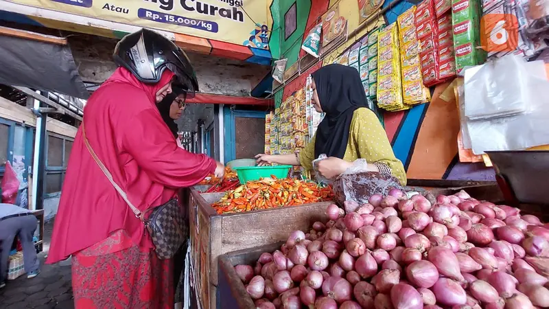 Harga sejumlah bubu dapur dua pekan menjelang puasa naik di sejumlah pasar tradisional di Banyuwangi (Hermawan Arifianto/Liputan6.com)