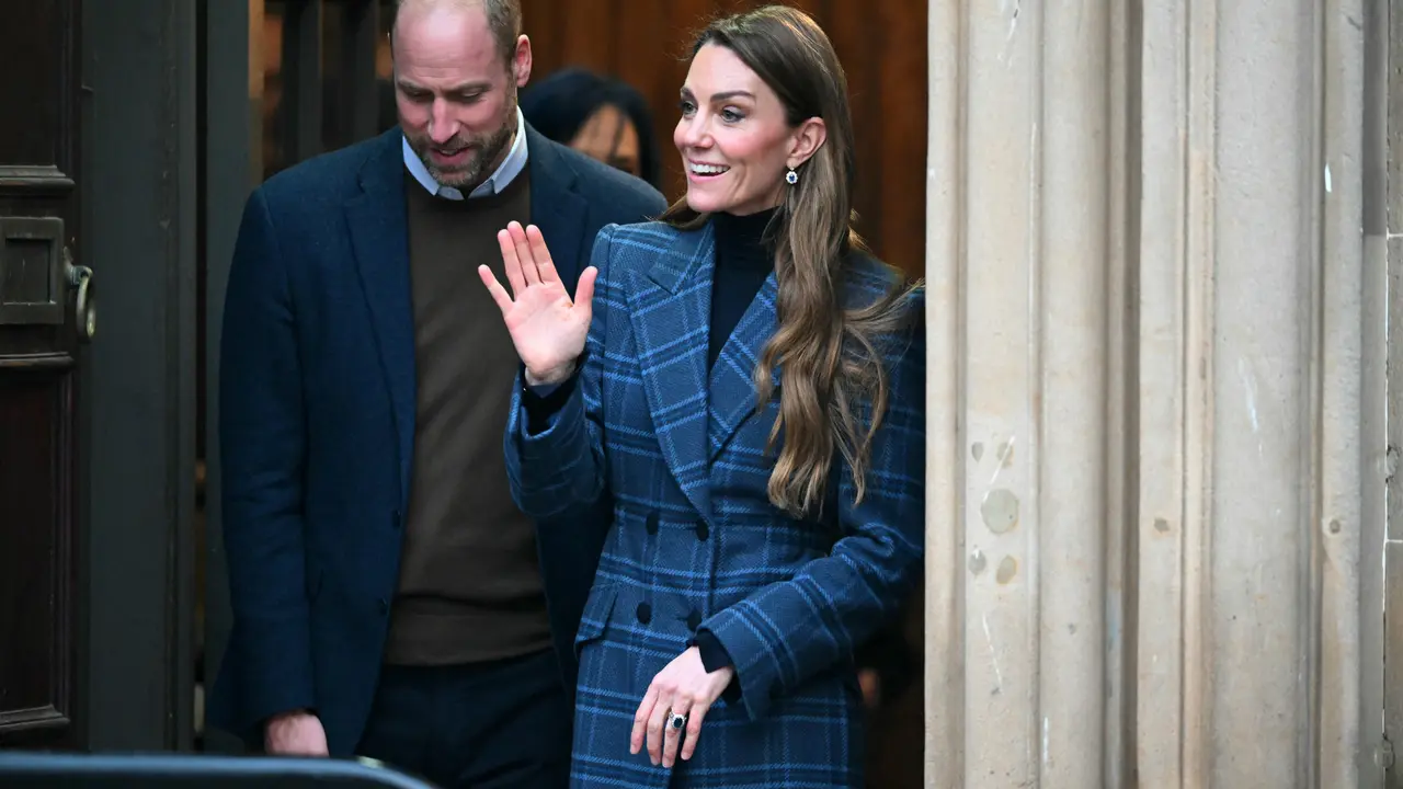 Inspirasi Padu-padan Mantel Tartan ala Kate Middleton, Butuh Trik agar Tetap Slay