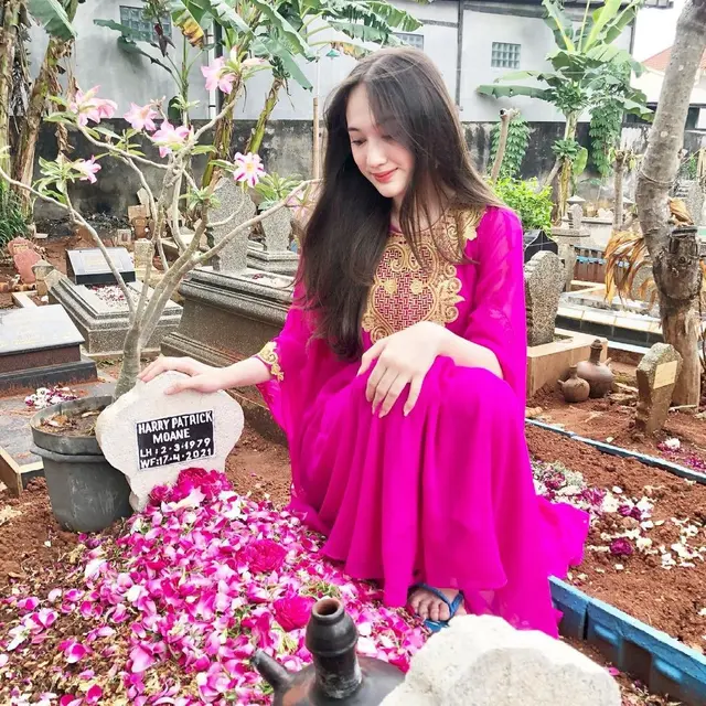 6 Potret Kenangan Laura Moane dan Ayahnya, Meninggal Dunia Tahun 2021