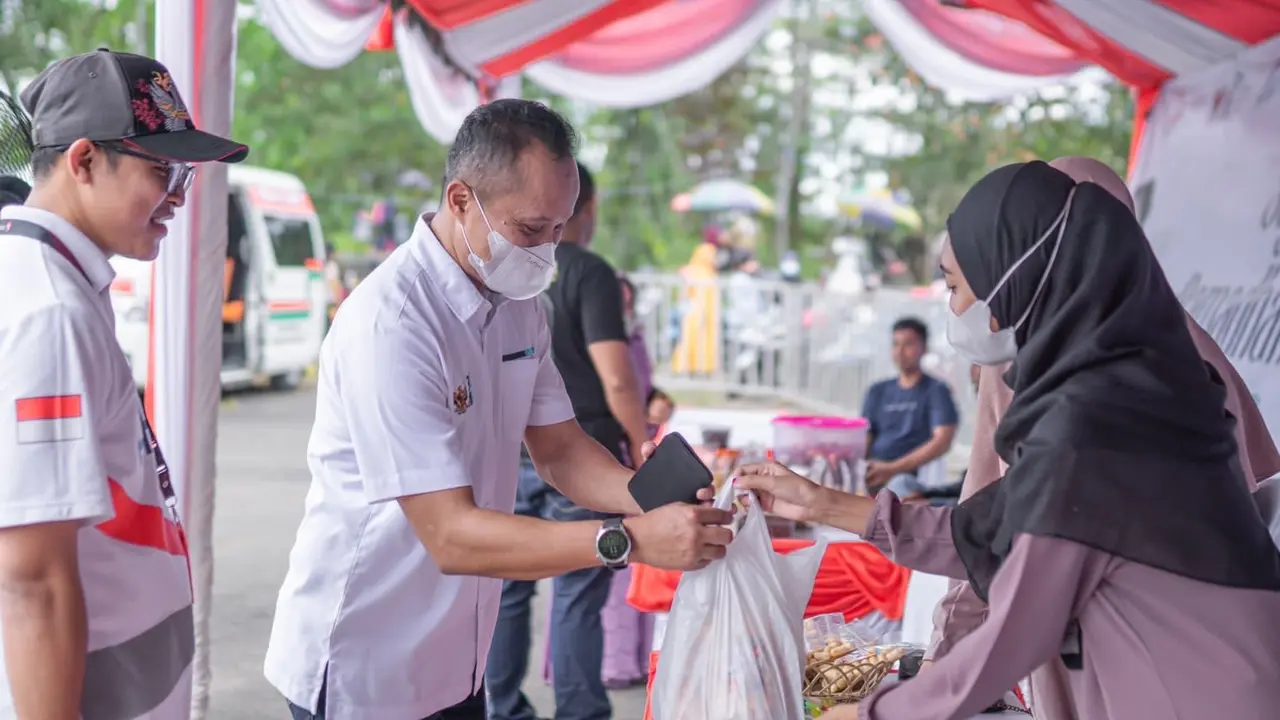 Kementerian BUMN Bersama Telkom Bagikan 1000 Paket Sembako Murah dalam Safari Ramadan BUMN 2023