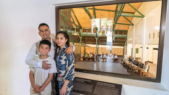 Momen keluarga Raffi Ahmad berlibur ke Museum Benteng Vredeburg (credit: instagram/raffinagita1717)