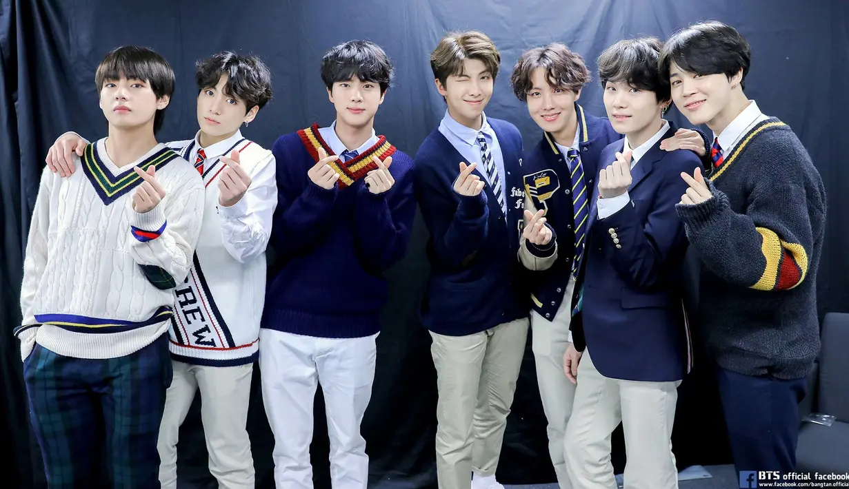 Tak hanya itu, Kim Jin Ha juga mengungkapkan jika BTS selalu membersihkan botol air minumnya sendiri saat acara konferensi pers selesai. Dan mereka menyempatkan untuk berterima kasih kepada para wartawan. (Foto: Soompi.com)