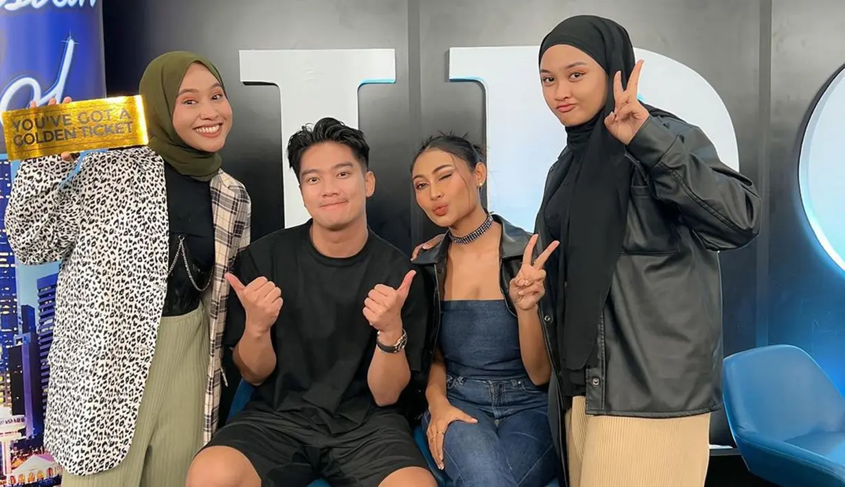 Saat audisi ajang pencarian bakat menyanyi itu, Zilva Bachmid menyanyikan lagu milik Rossa berjudul 'Terlalu Cinta'. Mendengar suara emasnya, para juri pun terhipnotis dan memberinya pujian. Parasnya yang juga manis dan menawan itu pun langsung mencuri perhatian publik. (Liputan6.com/IG/@zilvabachmid2)
