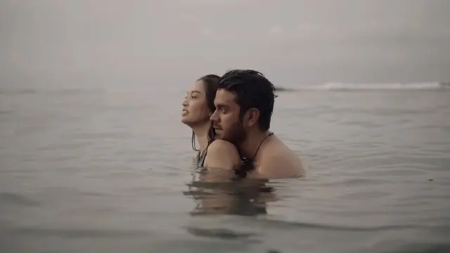 6 Momen Romantis Faradilla Yoshi dan Bryan Mckenzie Liburan di Bali