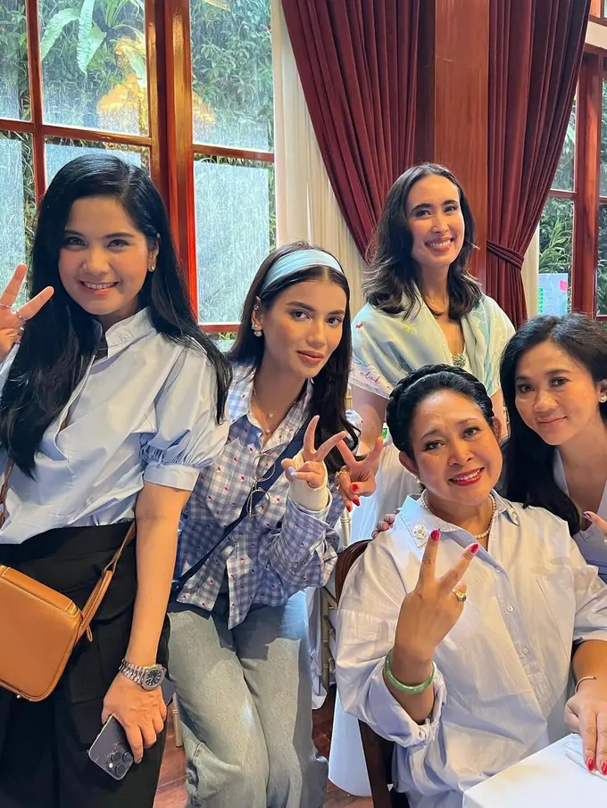 Titiek Soeharto bersama Sabrina Chairunnisa (Instagram/sabrinachairunnisa_)