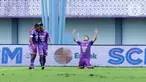 Pemain Persita Tangerang, Ezequiel Vidal, melakukan selebrasi setelah mencetak gol ke gawang PSS Sleman pada laga pekan ke-28 BRI Liga 1 2022/2023 di Stadion Indomilk Arena, Tangerang, Kamis (2/3/2023). Persita menang dengan skor 2-1. (Bola.com/M Iqbal Ichsan)