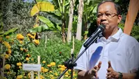 Gubernur Bali I Wayan Koster meresmikan penggunaan varietas Marigold atau Gemitir khas Bali berjenis oranye, kuning, emas, putih, dan merah di Desa Antapan, Kecamatan Baturiti, Kabupaten Tabanan, Bali, Selasa (8/8/2023). Varietas itu dinamakan Sudamala. (Foto: Dokumentasi PDIP).