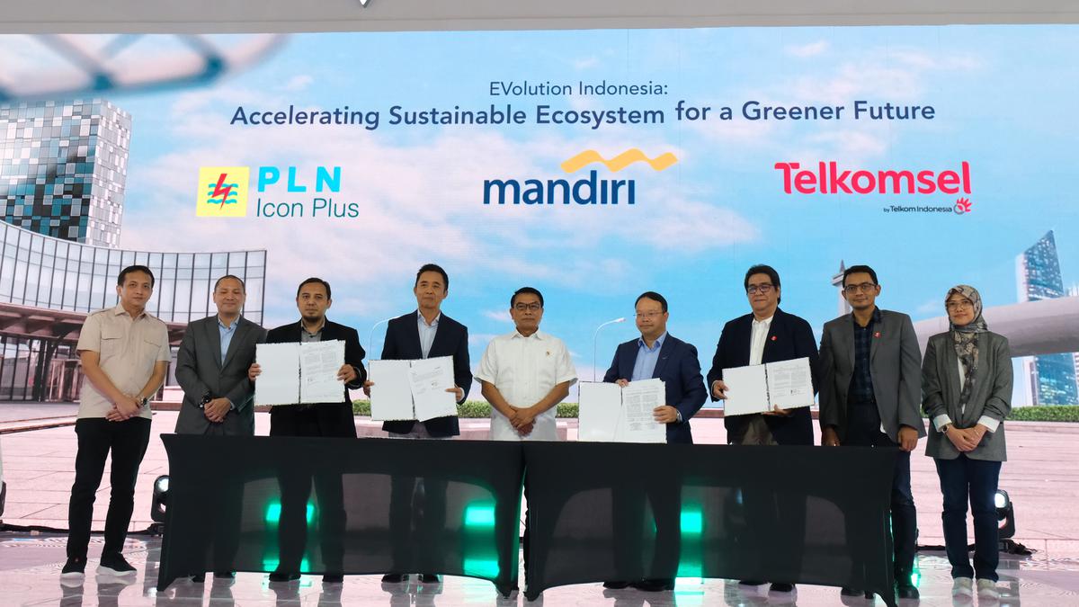 Percepat Elektrifikasi di Tanah Air, Wuling Tekan Kerja Sama dengan Tiga BUMN Ini!